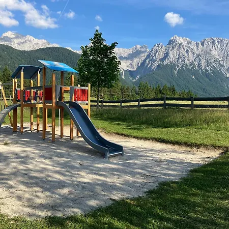 Jugendherberge Mittenwald بيت شباب *