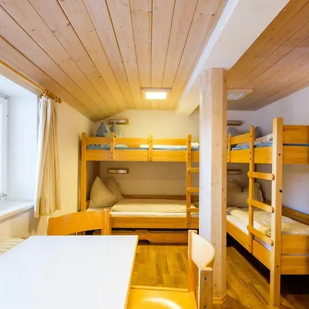 Jugendherberge Mittenwald Хостел Миттенвальд