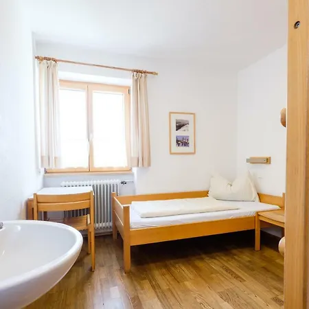 Jugendherberge Mittenwald بيت شباب