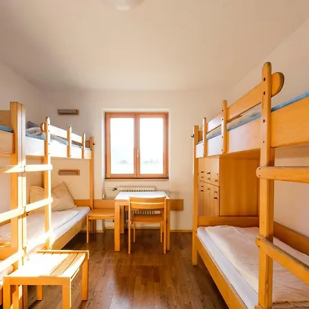 Хостел Jugendherberge Mittenwald Миттенвальд