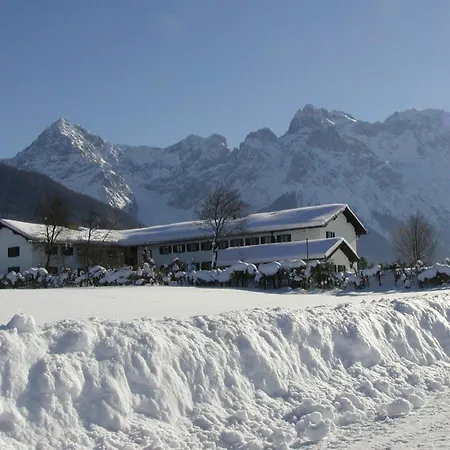 Jugendherberge Mittenwald *